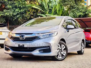 Honda Shuttle 1.5 Hybrid 2WD 2018 Silver