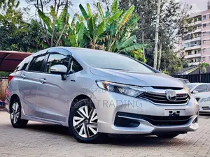 Honda Shuttle 1.5 Hybrid 2WD 2018 Silver