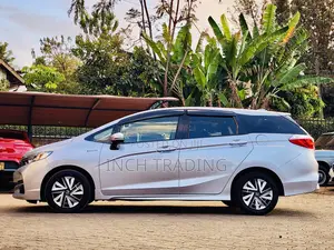 Honda Shuttle 1.5 Hybrid 2WD 2018 Silver