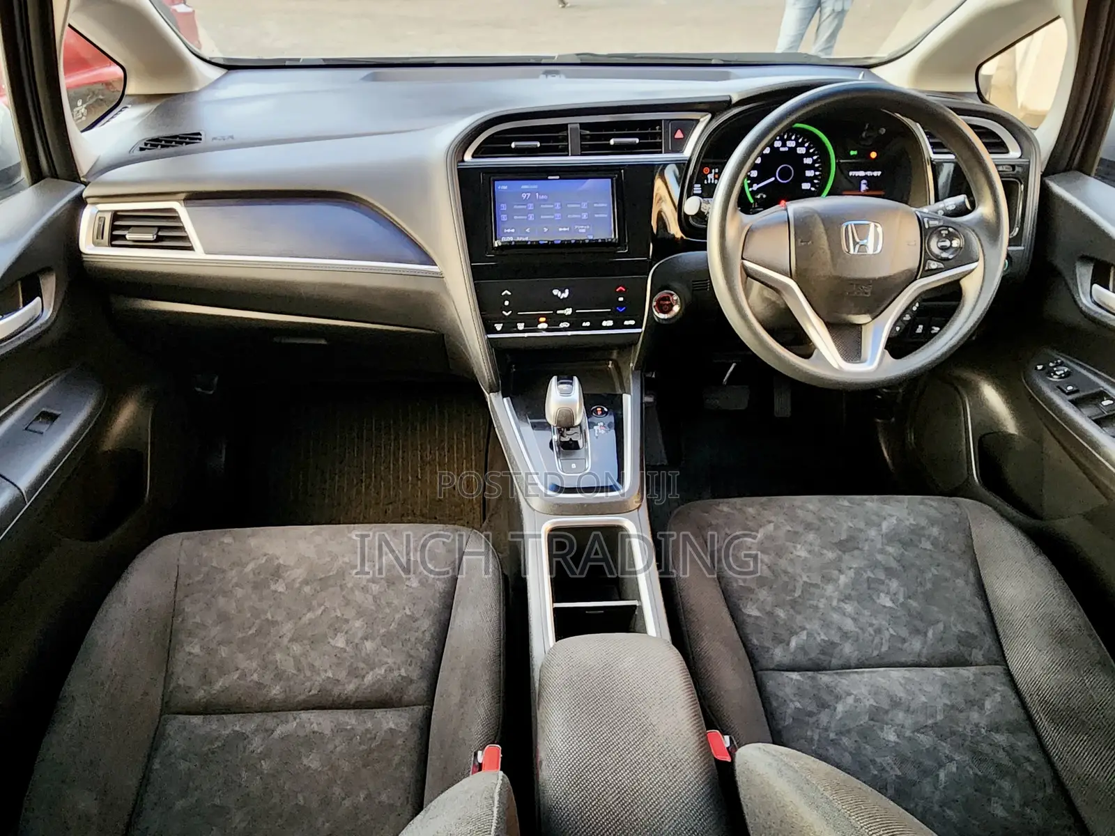 Honda Shuttle 1.5 Hybrid 2WD 2018 Silver