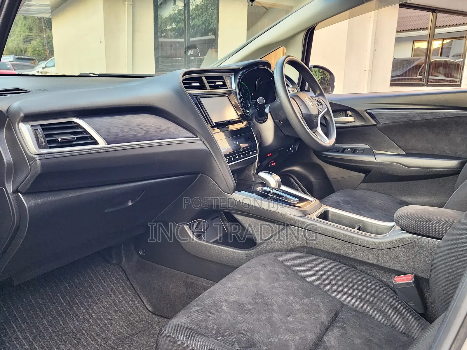 Honda Shuttle 1.5 Hybrid 2WD 2018 Silver