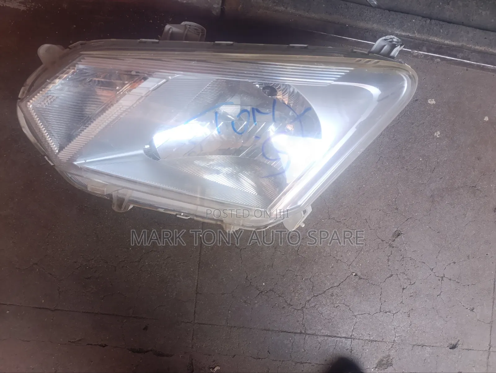 Isuzu Dmax 2014 Headlight 