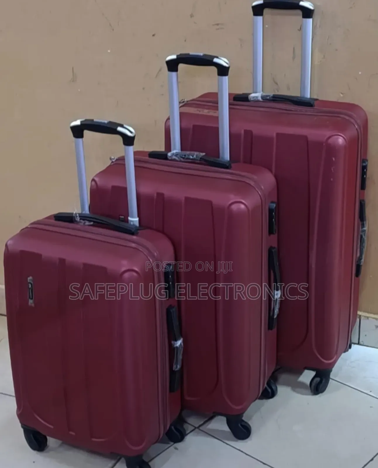 Zipper Closure Frame -3 in 1 Fibre Luxurious Travel Suitcase