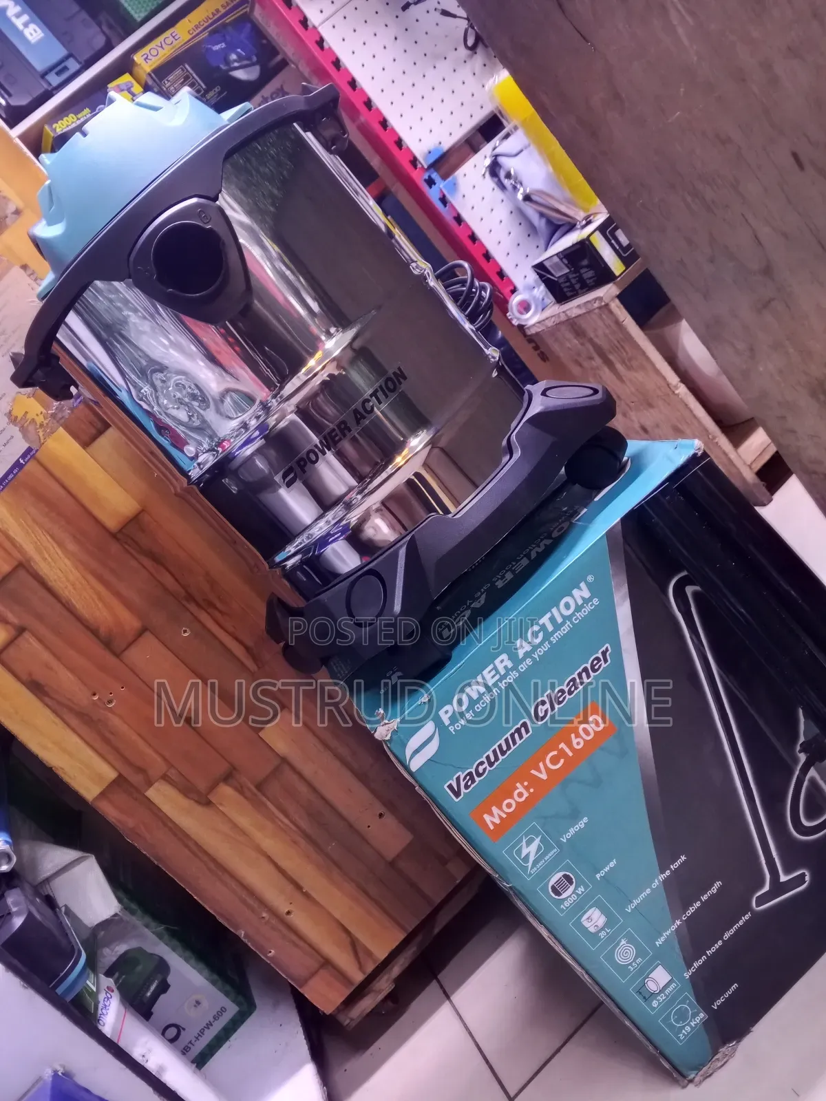 20l Power Action Vacuum Cleaner 1600w