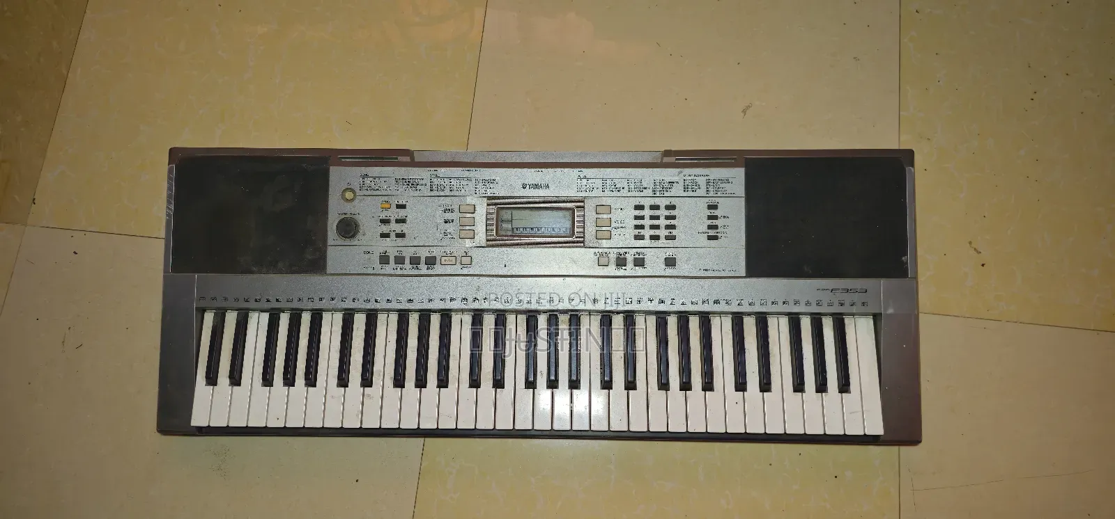 Yamaha PSR E 353