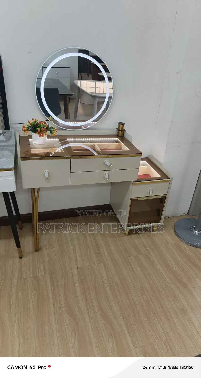 European Modern Make Up, Vanity/ Dressing Table With Led Lights