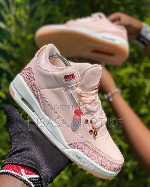 Jordan 3 “Valentine’S Day Sneakers. Size: 36-41 - thumbnail 3