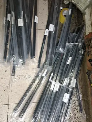 Toyota Land Cruiser Prado 150 Windscreen Moulding Trim (Left/Right)