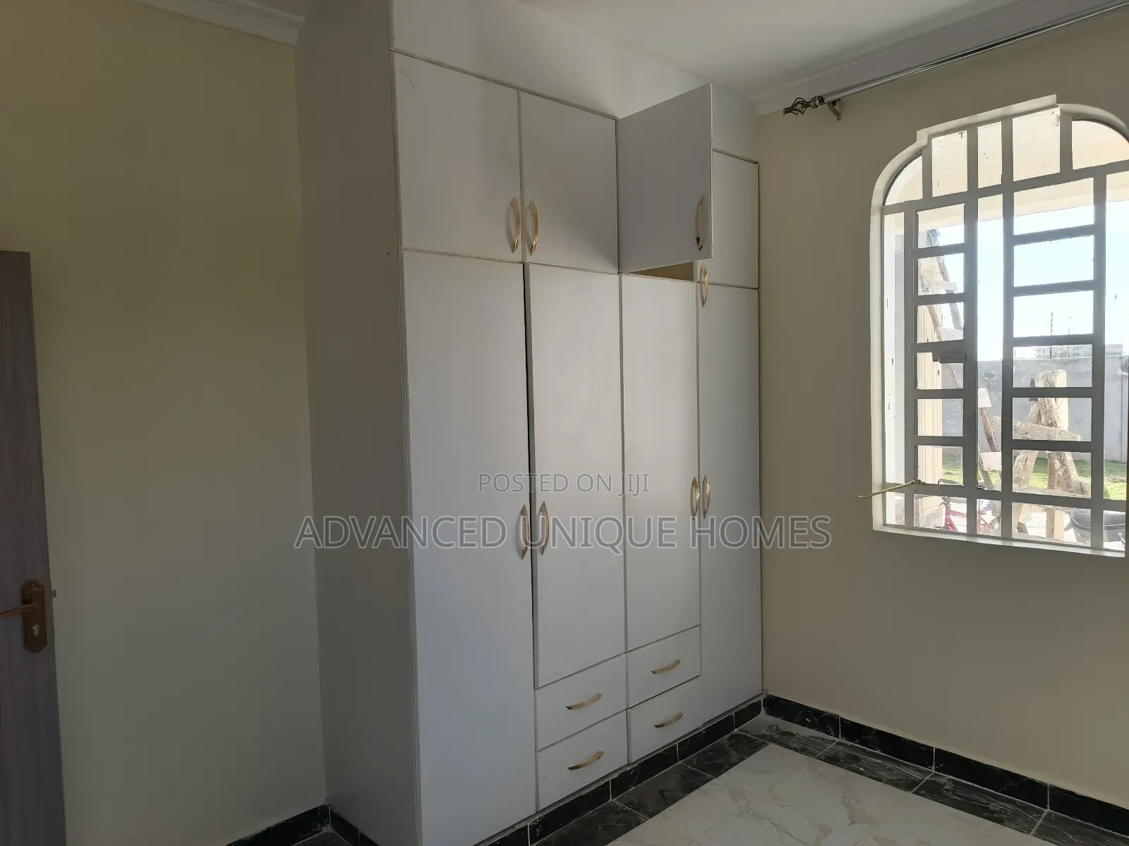 4bdrm Maisonette in Barnabas for sale
