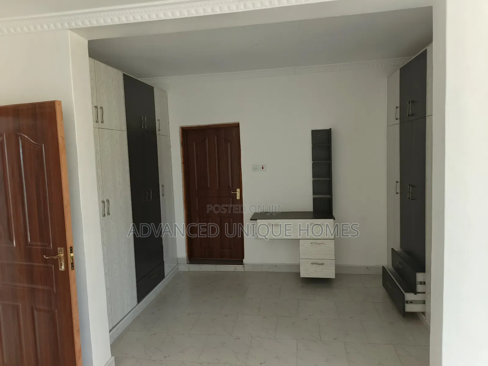 4bdrm Mansion in Barnabas for sale
