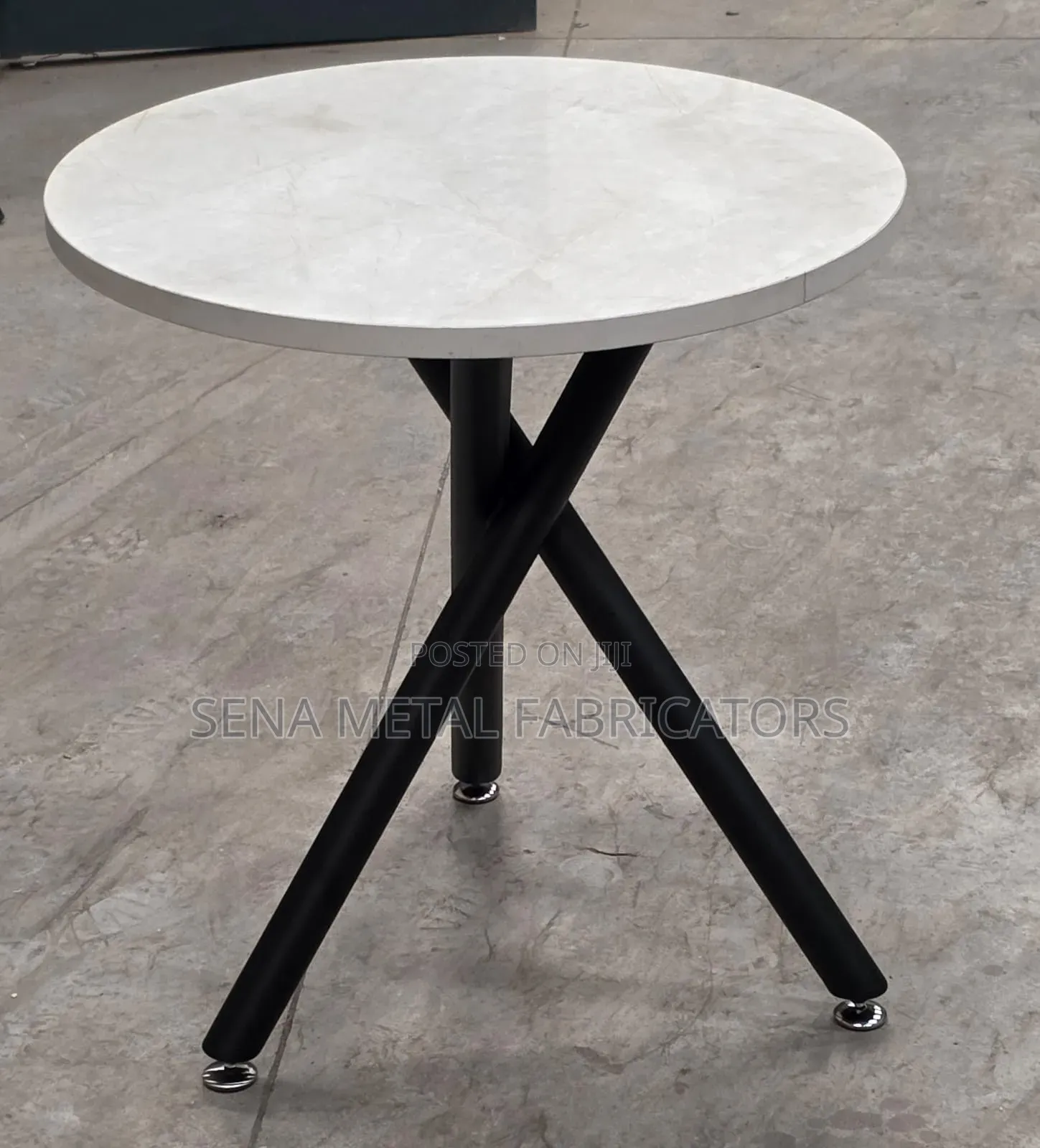 Restaurant Table Simple Unique Design With Powdercoating Metal Legs