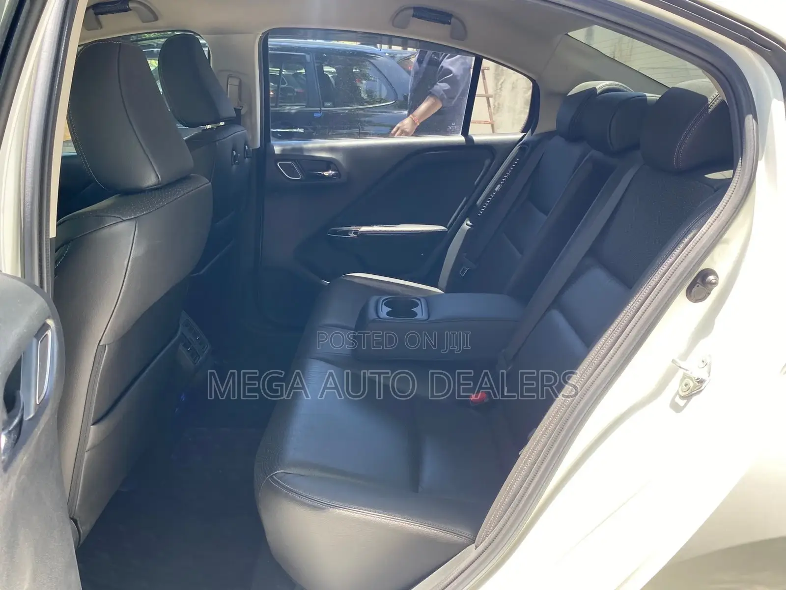 Honda Grace 2018 White