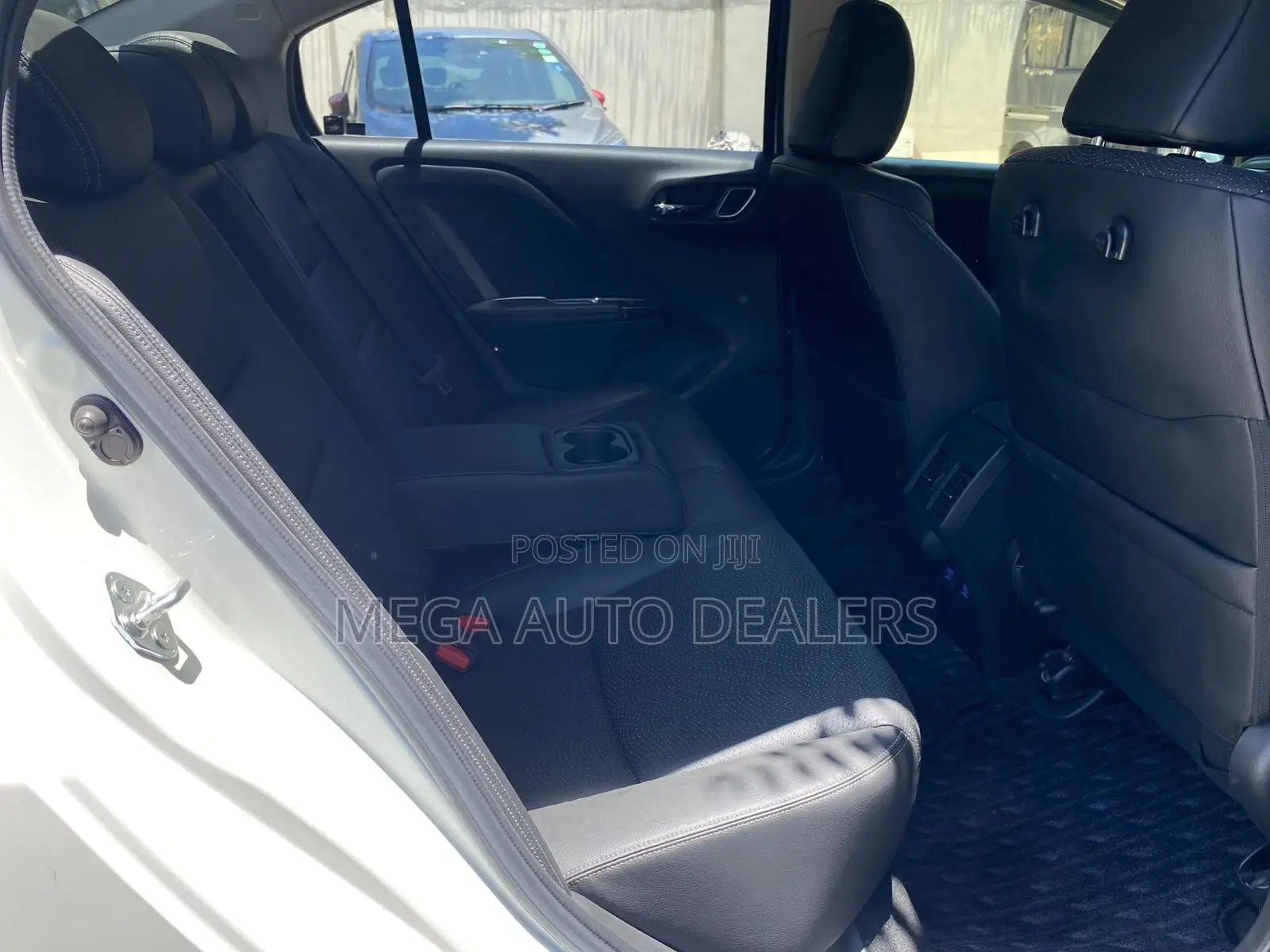 Honda Grace 2018 White
