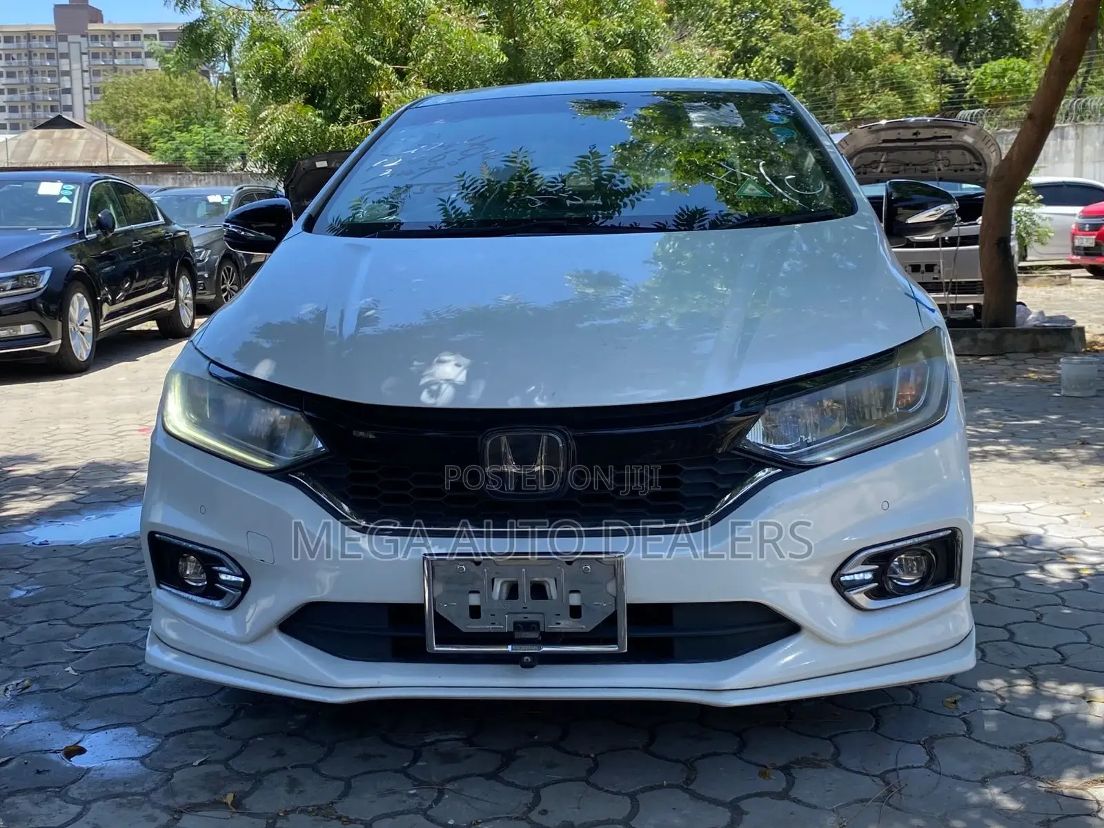 Honda Grace 2018 White
