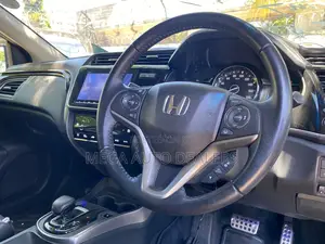 Honda Grace 2018 White