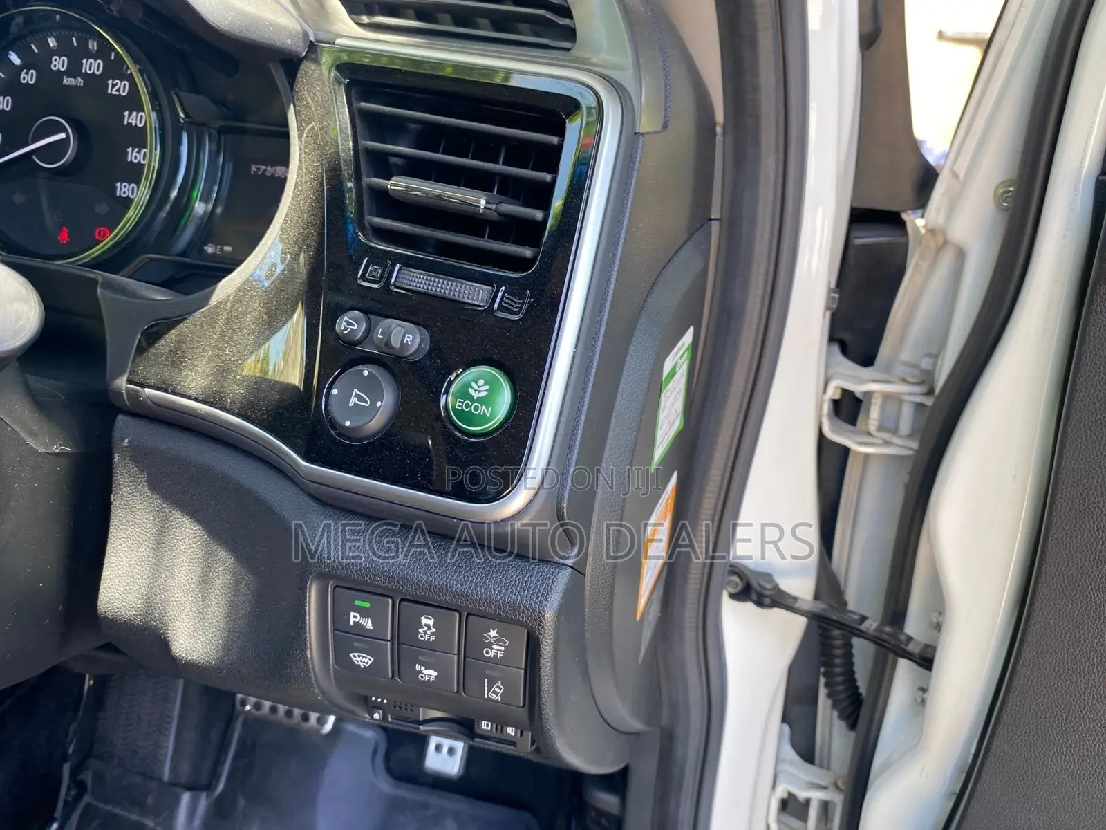 Honda Grace 2018 White