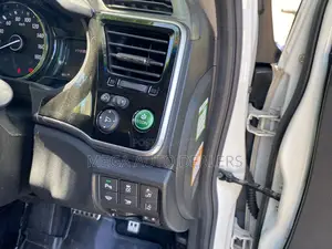 Honda Grace 2018 White