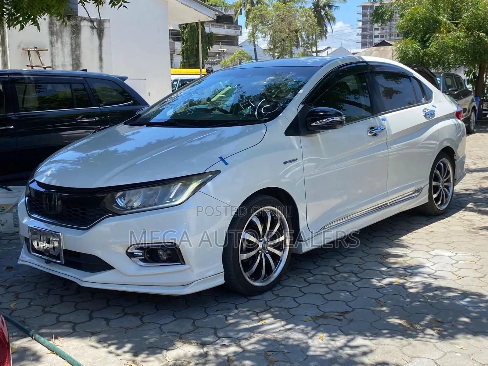 Honda Grace 2018 White