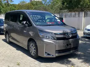 Toyota Voxy 2018