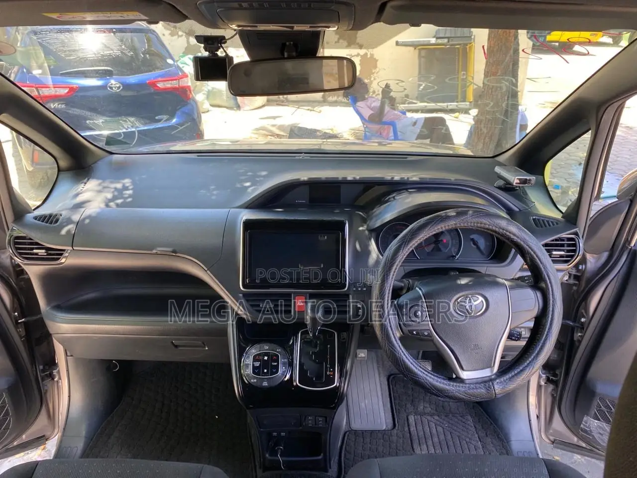 Toyota Voxy 2018