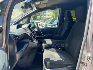 Toyota Voxy 2018