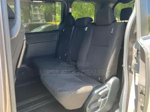 Toyota Voxy 2018