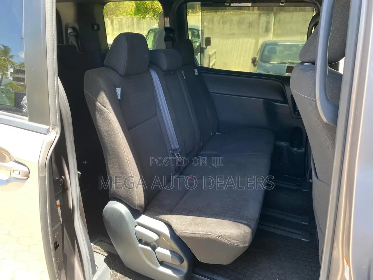 Toyota Voxy 2018