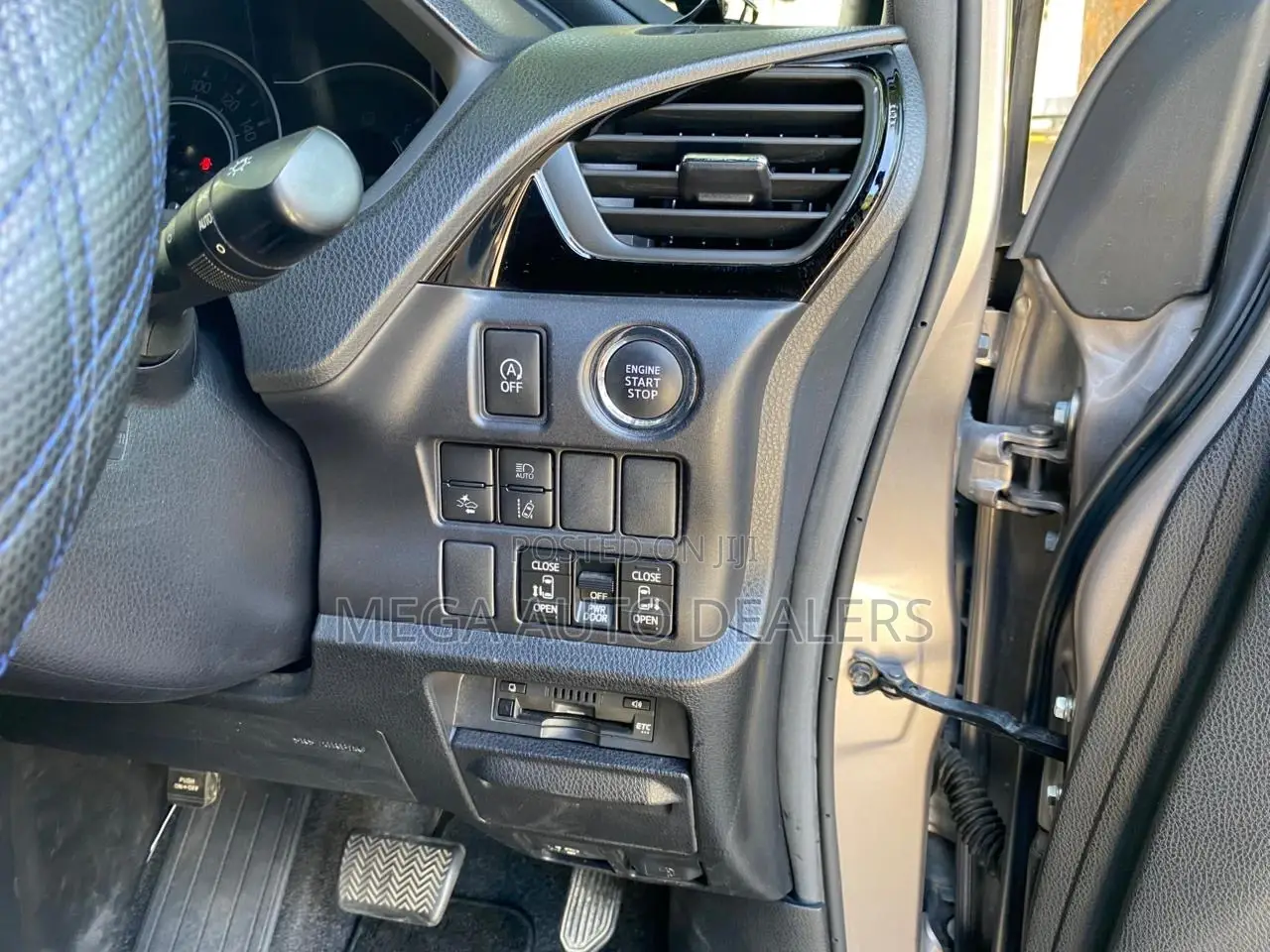 Toyota Voxy 2018