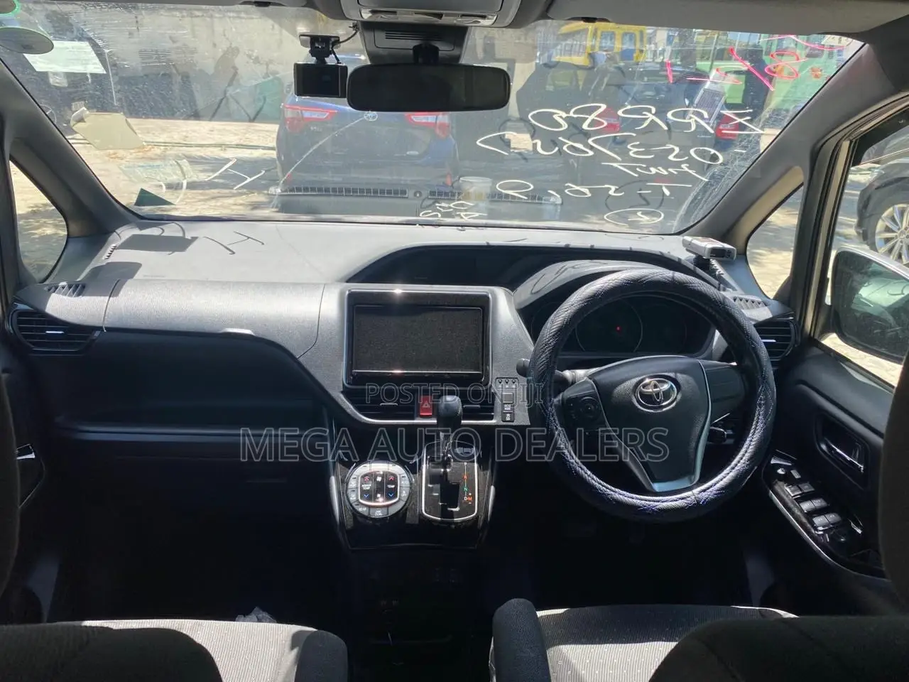 Toyota Voxy 2018