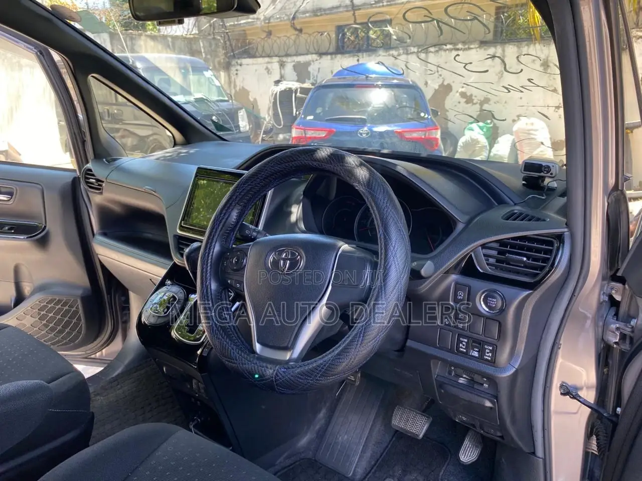 Toyota Voxy 2018