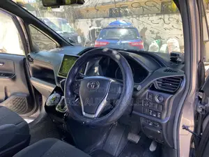 Toyota Voxy 2018