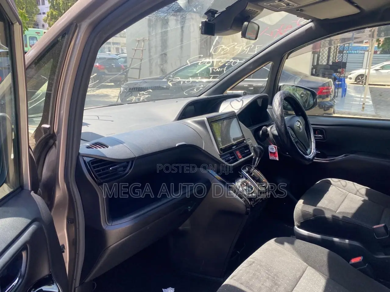 Toyota Voxy 2018