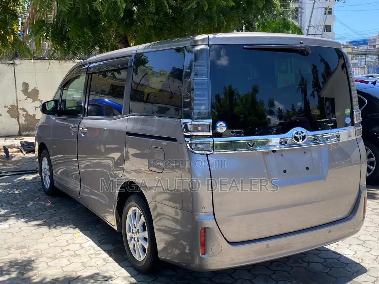 Toyota Voxy 2018
