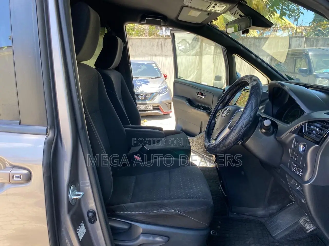 Toyota Voxy 2018