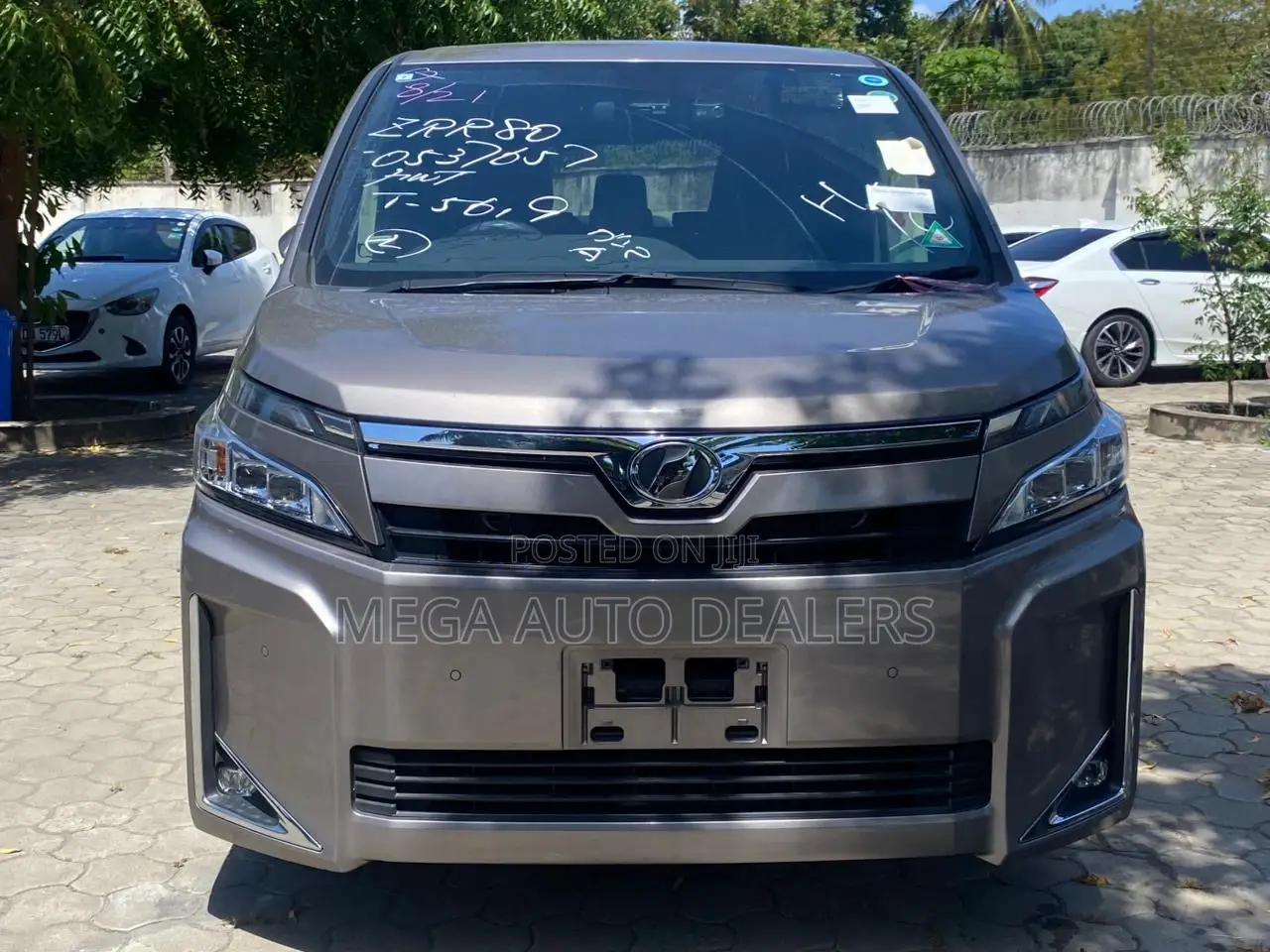 Toyota Voxy 2018