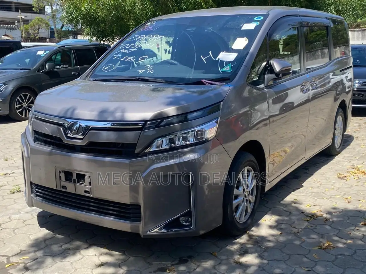 Toyota Voxy 2018