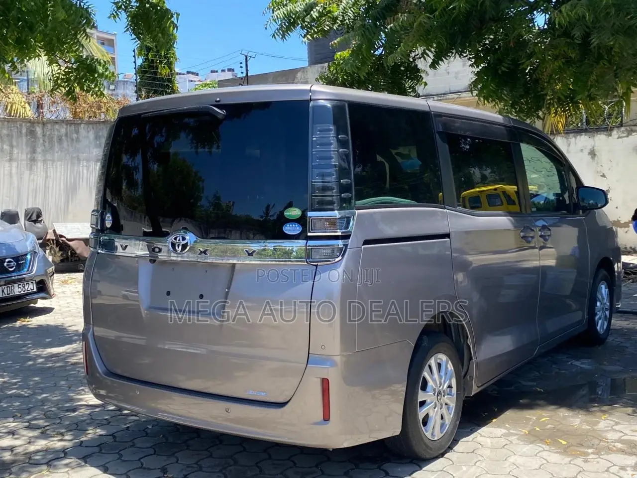 Toyota Voxy 2018