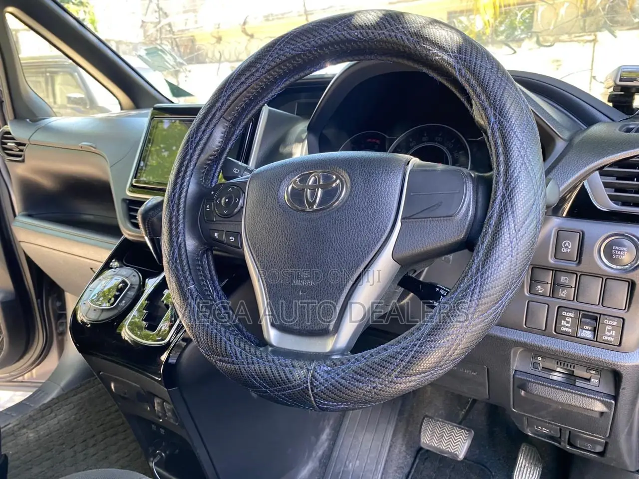 Toyota Voxy 2018