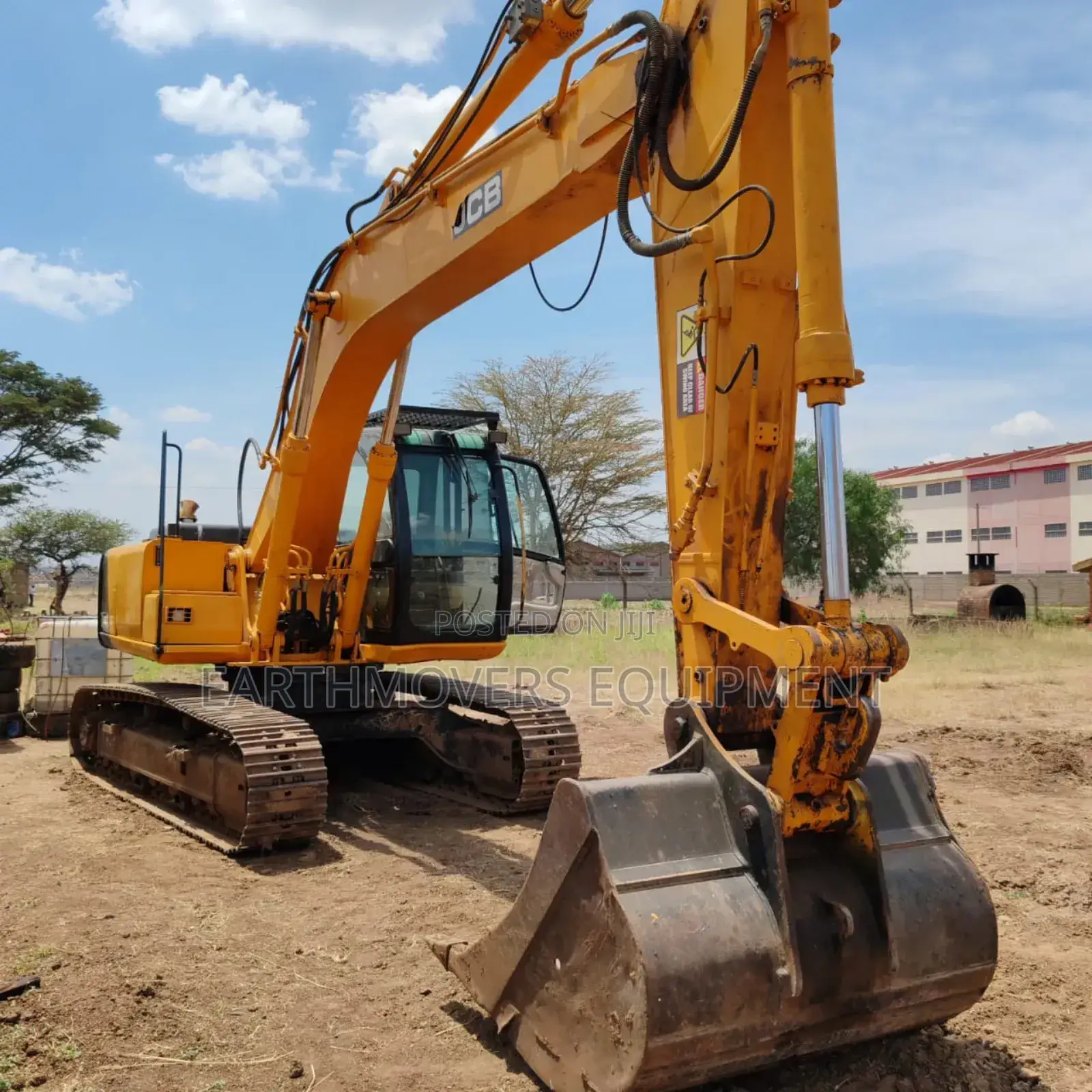 Earthmovers/Tractors for Hire(Excavators, Rollers, Backhoes,Gradersetc