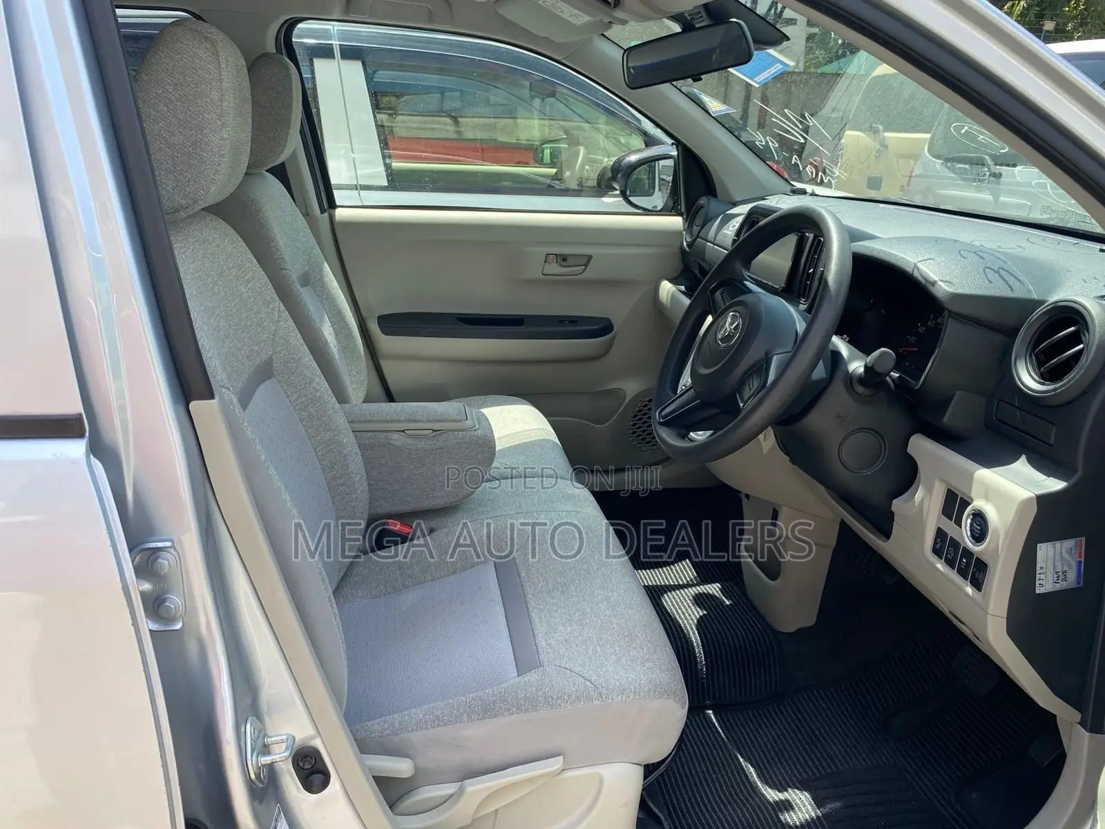 Toyota Passo 2018 Silver