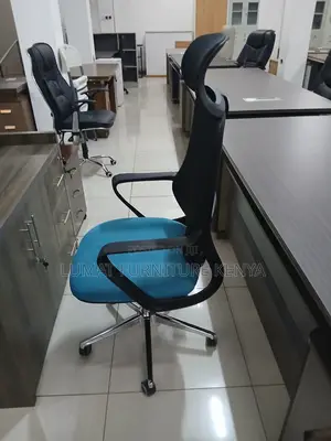 Black High Back Ergonomic Seat