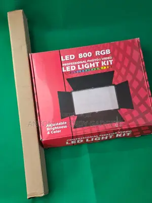 Led 800 Rgb Varicolor Studio Light With Stand & Remote