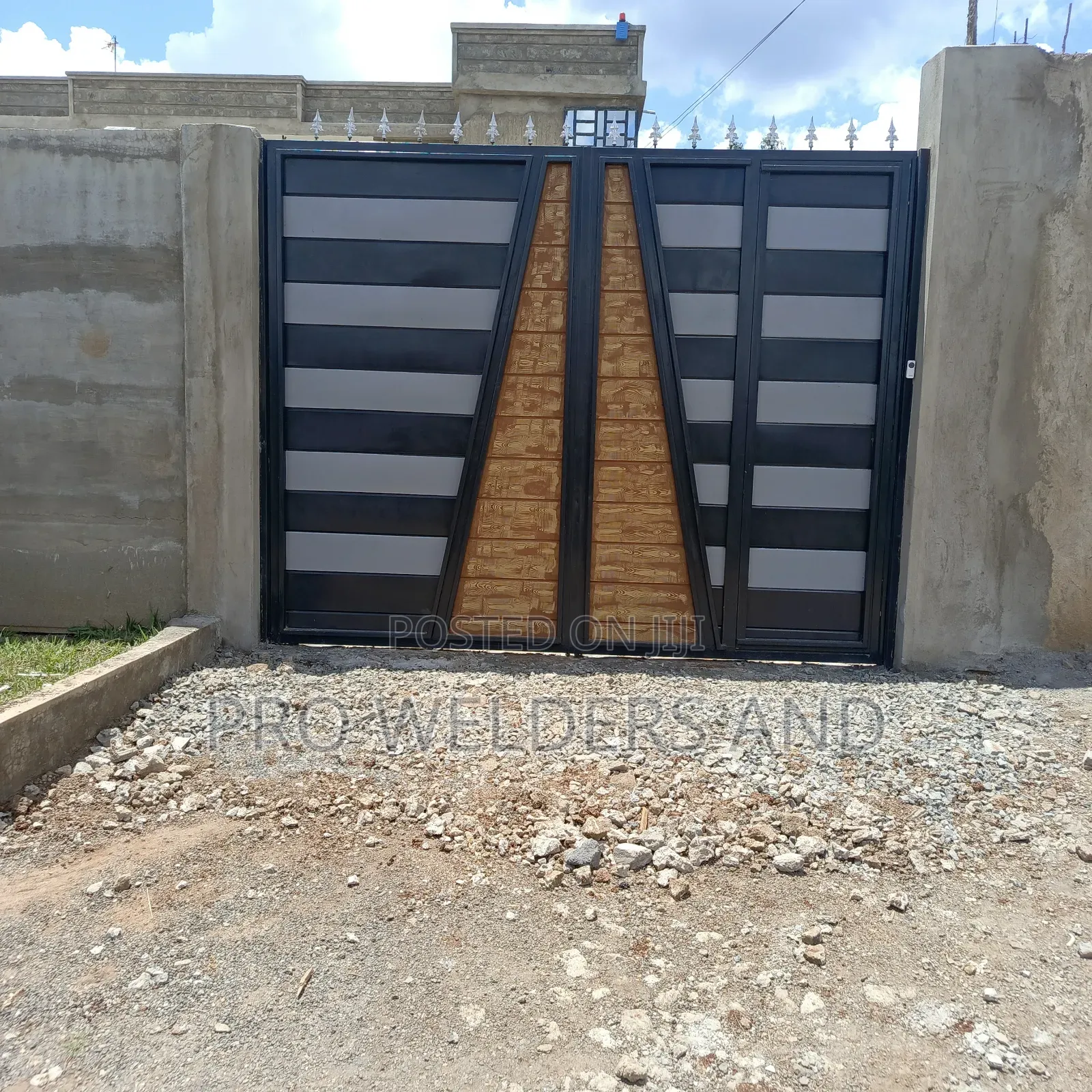 Beautiful Custom Steel Gates – Built For Strength & Elegance!