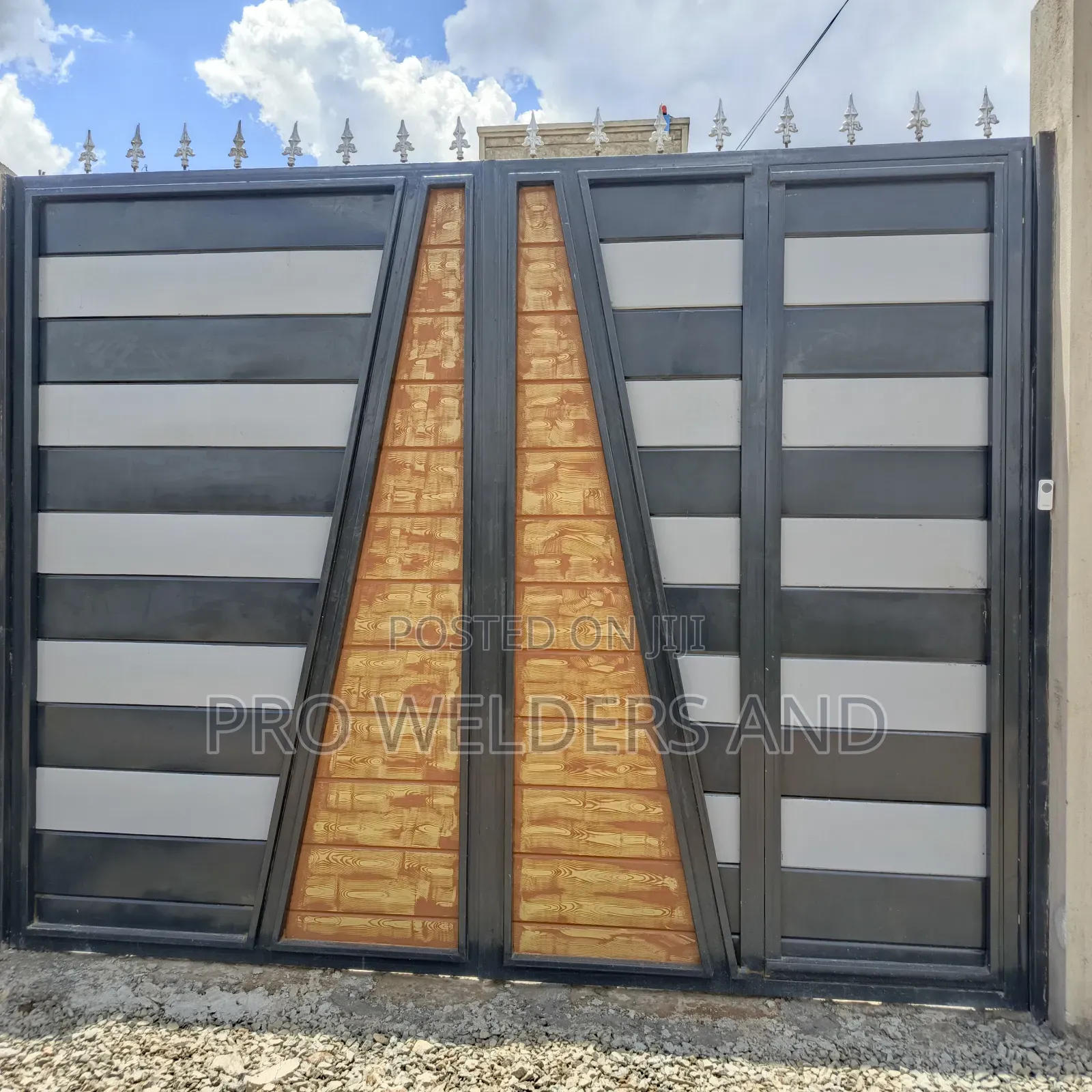 Beautiful Custom Steel Gates – Built For Strength & Elegance!
