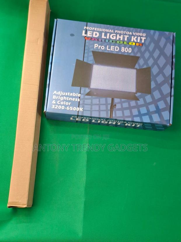 Led U800 3200–6500k Photo & Video Light With Adjustable Stand