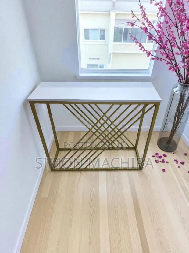 Gamma Console Table. White and Gold - main view