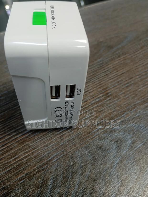 Universal Travel Adapter - thumbnail 3