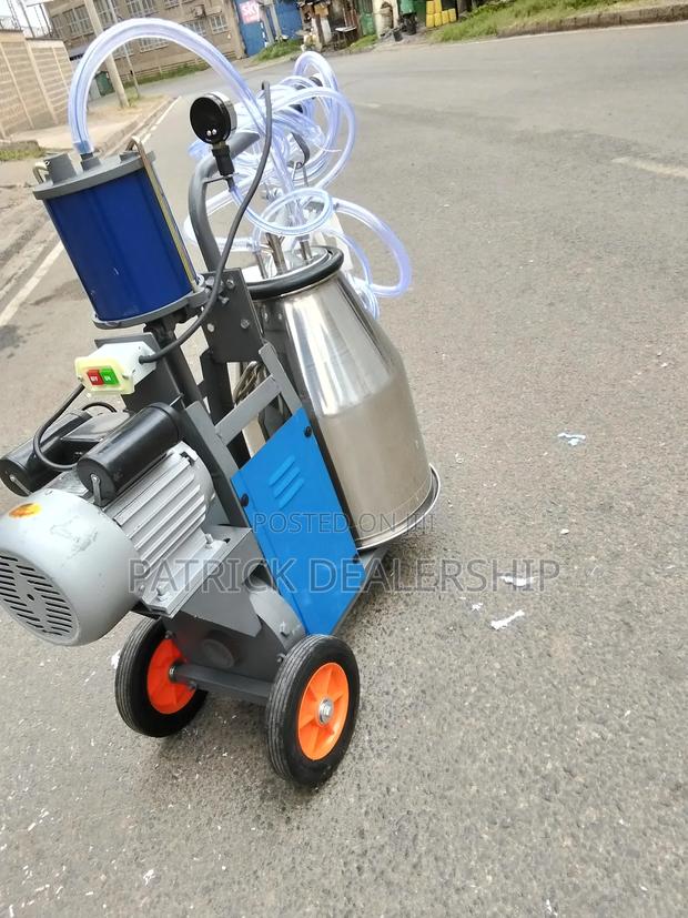 Power Milking Machine - main view