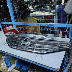 Nissan Note 2013 Grille