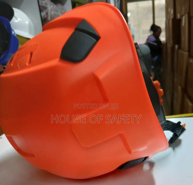 Black 4 Chain Straps Helmets - thumbnail 3